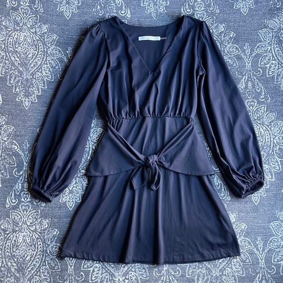 Susana Monaco Dresses & Skirts - Susana Monaco Tie Panel Gathered Sleeve Dress in Navy Size Small